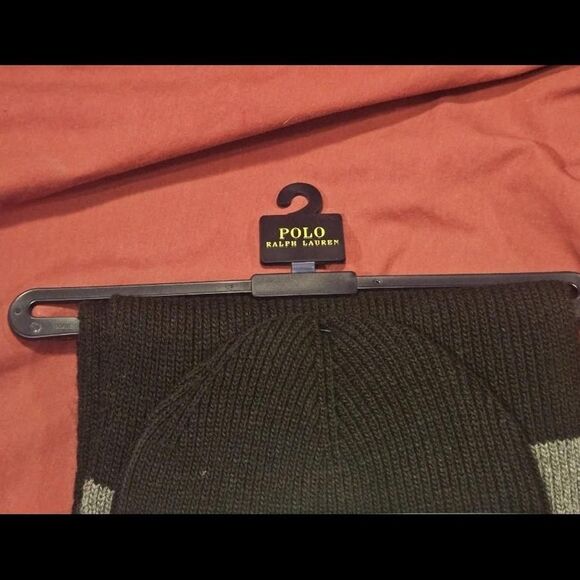 Polo Ralph Lauren Men's Black and Grey Scarf and Hat Set - Picture 4 of 6